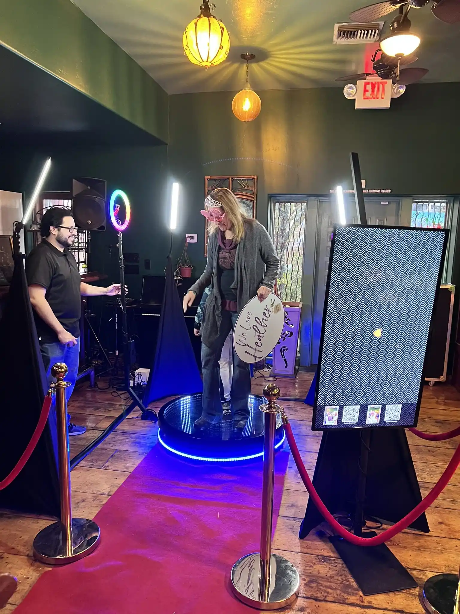 Guest on the 360 video platform under blue event lighting